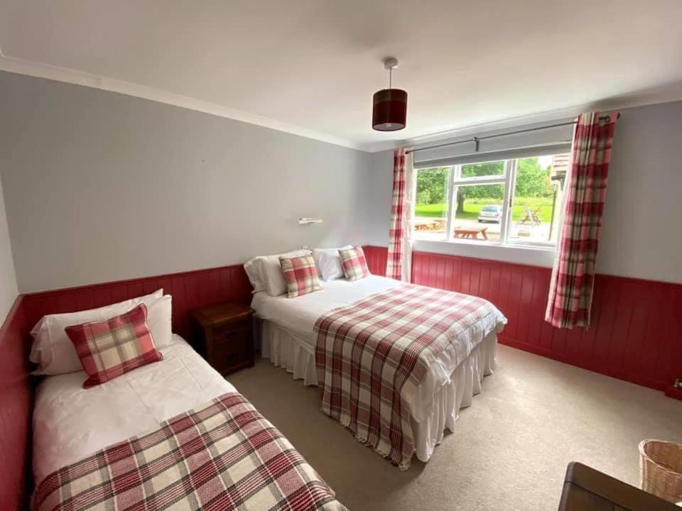 The Benett Arms Bed & Breakfast Шафтсбъри Екстериор снимка